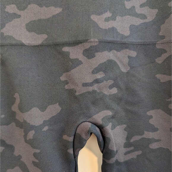 Spanx Leggings Look At Me Now Seamless Women's‎ Black Camo Leggings Medium - Picture 12 of 16